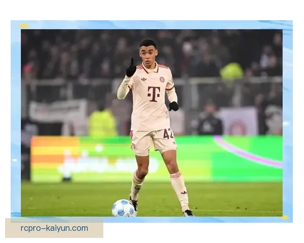 穆西亚拉在本赛季持续提升表现，展现出优雅与效率结合的新风貌。