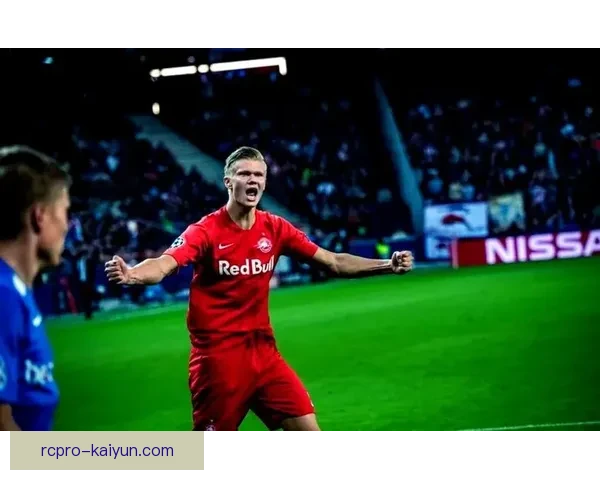 哈兰德在欧冠淘汰赛中保持高效进球状态，展现强大竞争力