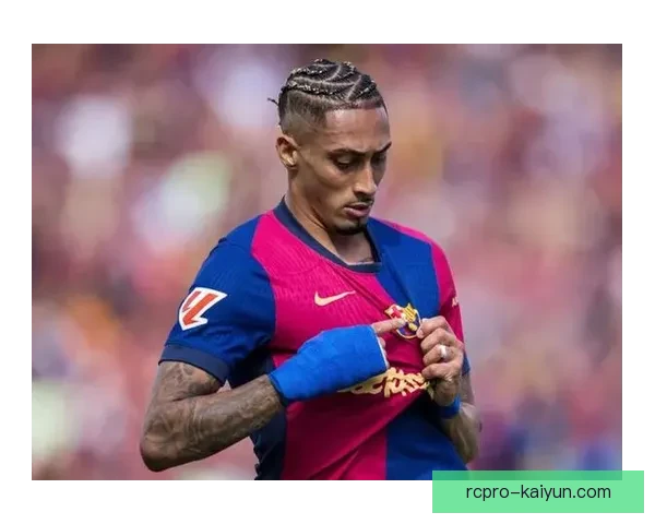 拉菲尼亚表现稳定，状态回暖，备受期待与梅西的对比引发关注