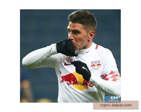 阿斯帕斯持续提升个人足球影响力,引发媒体和球迷关注 阿斯帕斯持续提升个人足球影响力,引发媒体和球迷关注